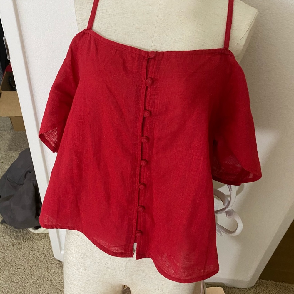 Red off the shoulder top❤️ never been worn!!!